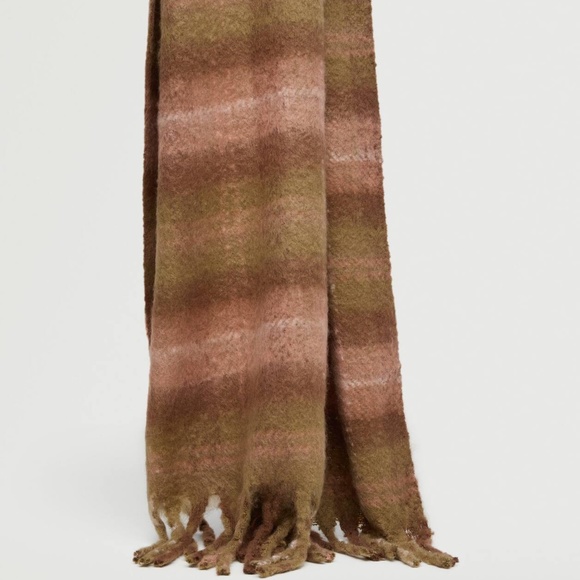Multicolored fringed scarf - Picture 1 of 3